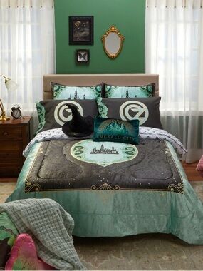 Wicked  Velveteen 7 Piece Full Bed Set! NIB